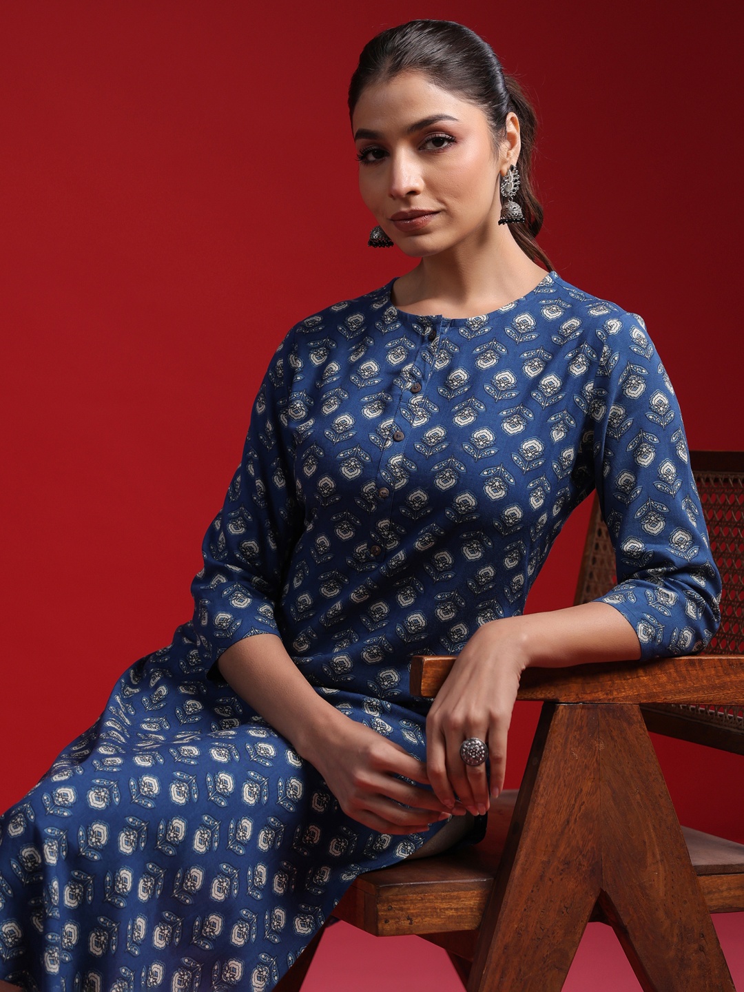 

Anouk Women Printed Thread Work Kurta, Navy blue