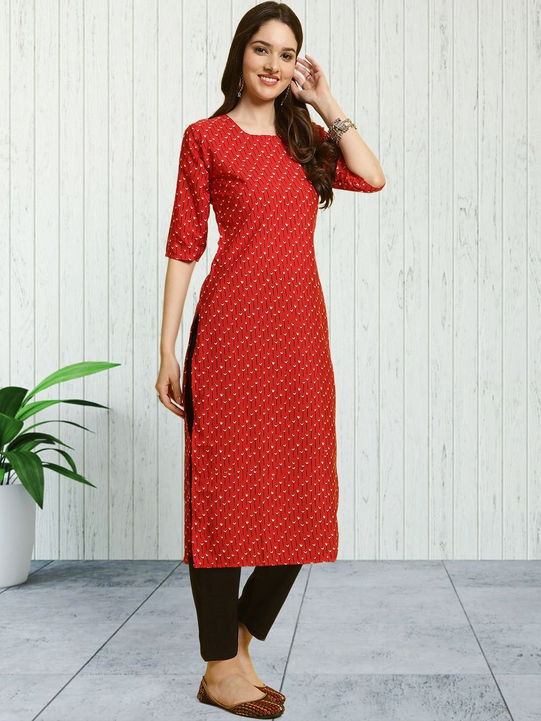 

7Threads Micro And Ditsy Printed Round Neck Straight Kurta With Trouser, Red