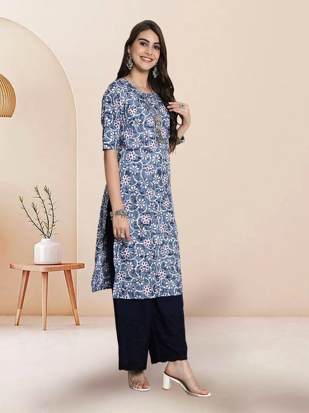 

7Threads Selection Of 2 Floral Printed Round Neck Straight Kurtas, Blue