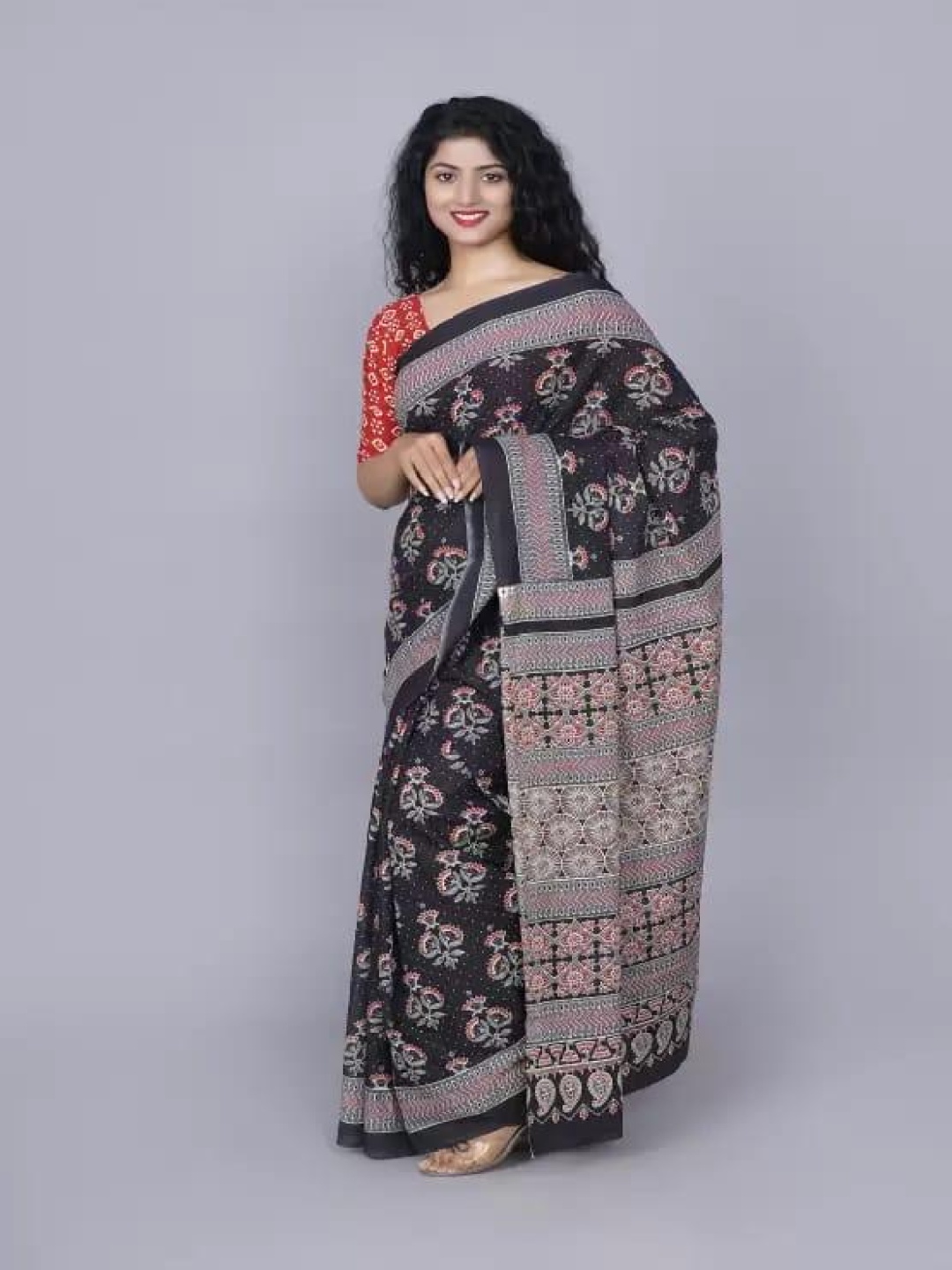 

TROPWEAR Floral Pure Cotton Block Print Saree, Black