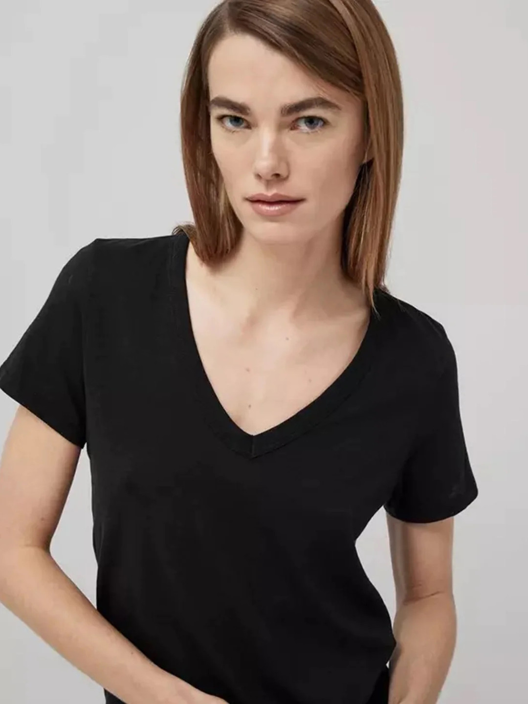 

COLOR CAPITAL Women 2 V-Neck Extended Sleeves Pockets T-shirt, Black