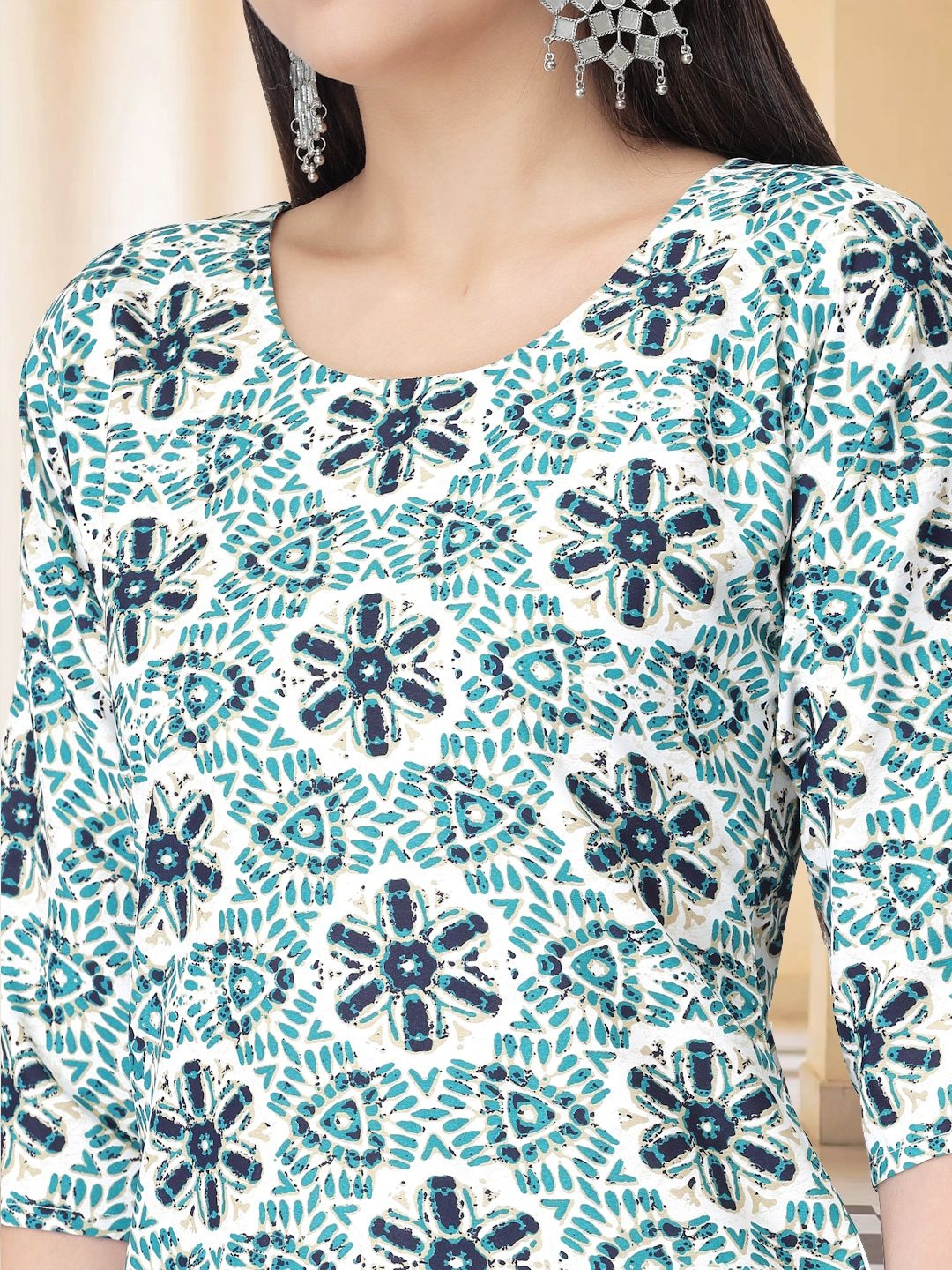

7Threads Ethnic Motifs Printed Round Neck Straight Kurta With Trousers, White