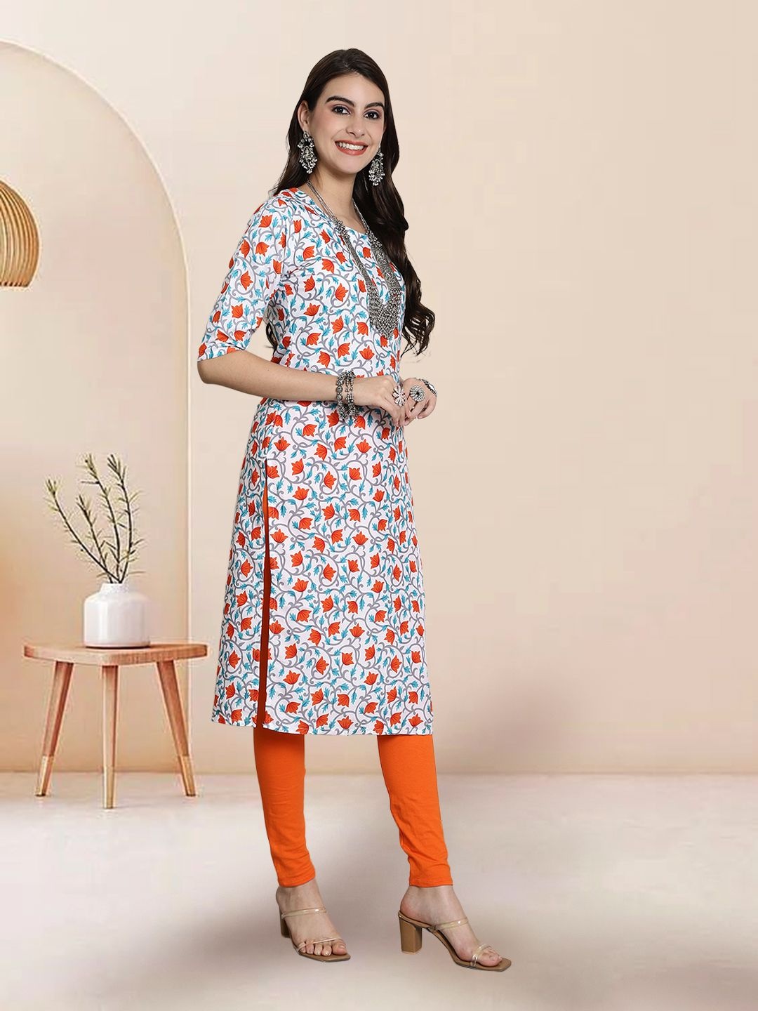 

7Threads Selection Of 2 Floral Printed Round Neck Straight Kurtas, White