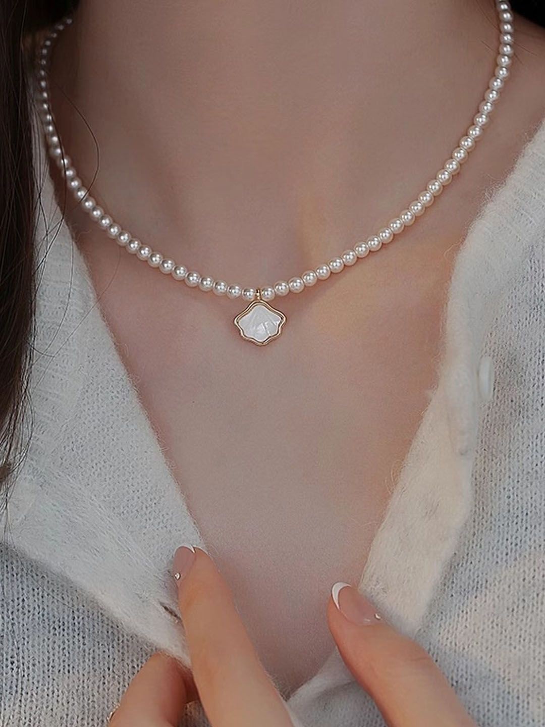 

StyleCast Elegant White Minimal Pearls Beaded Chain