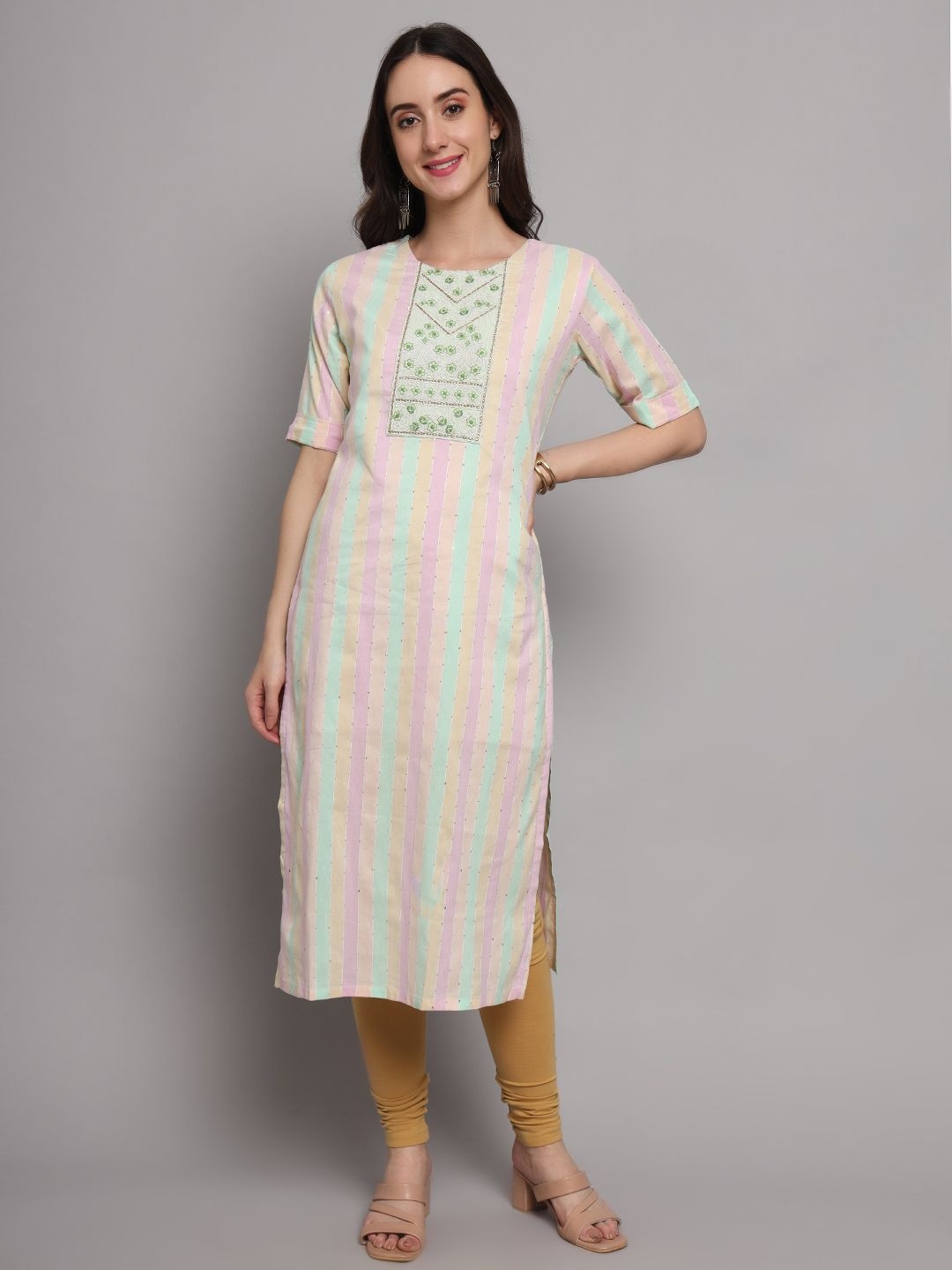 

INVAGA FASHION Women Embroidered Sequinned Kurta, Multi