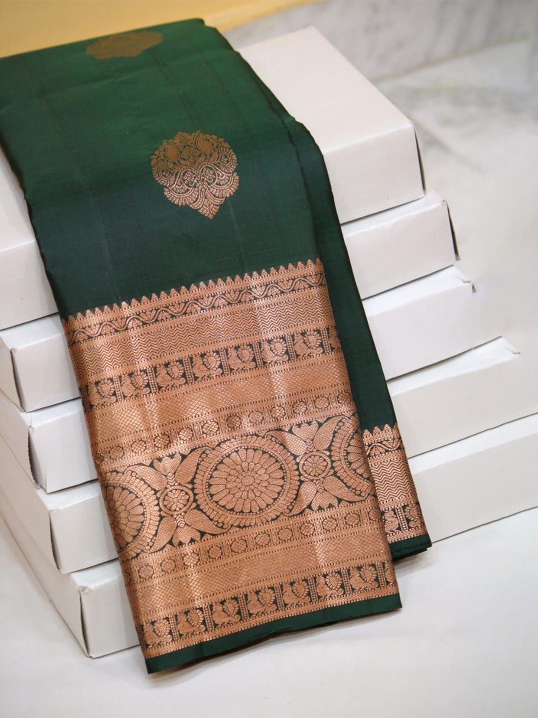 

Fashion Ritmo Woven Design Zari Pure Silk Saree, Green