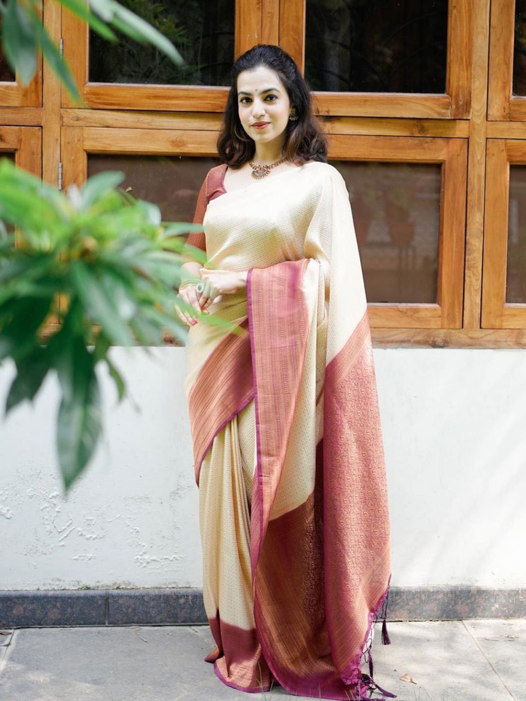 

Fashion Ritmo Woven Design Zari Pure Silk Saree, White