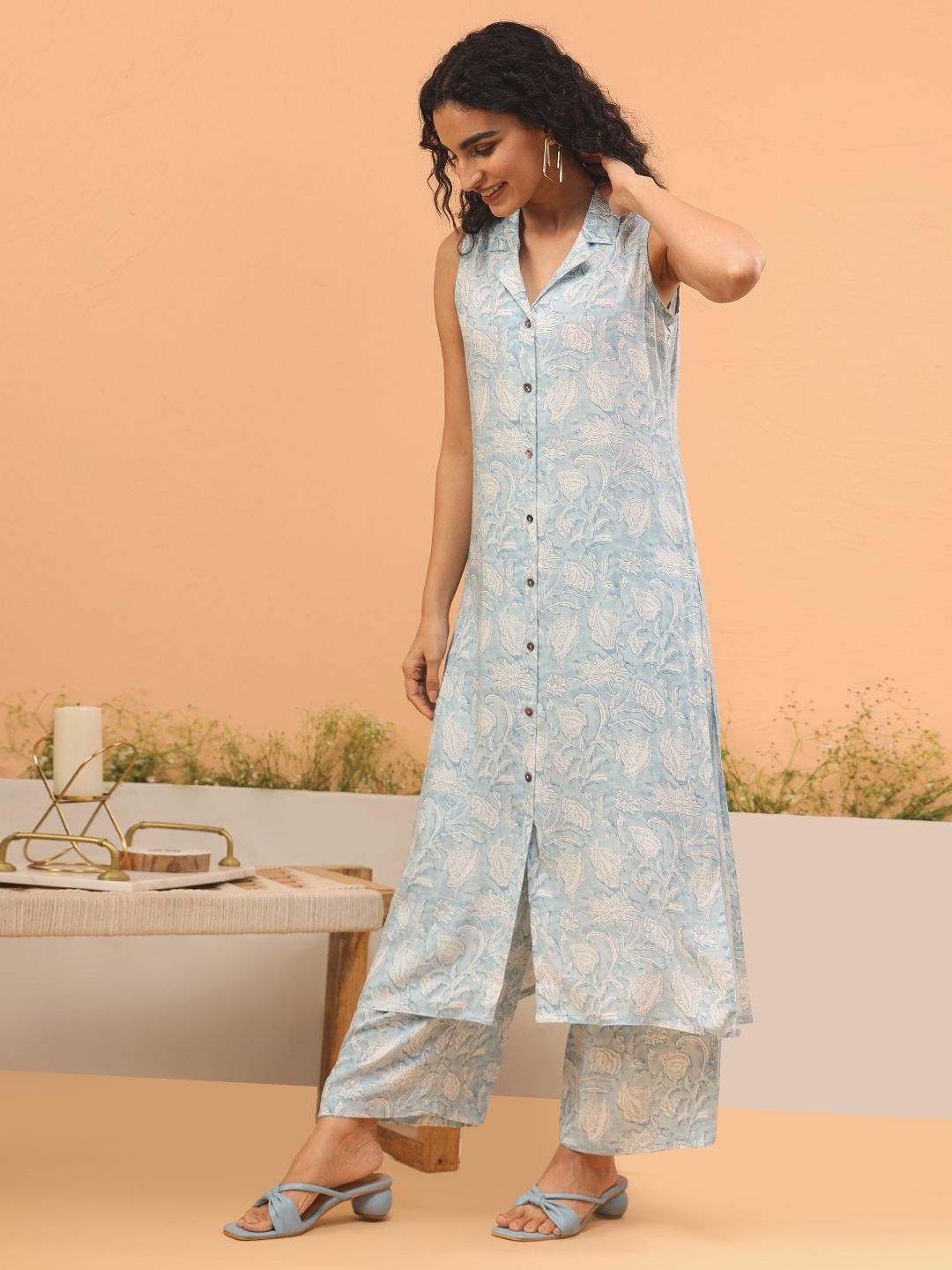 

ARAVALII Floral Printed Shirt Collar A-Line Kurta With Palazzos, Blue