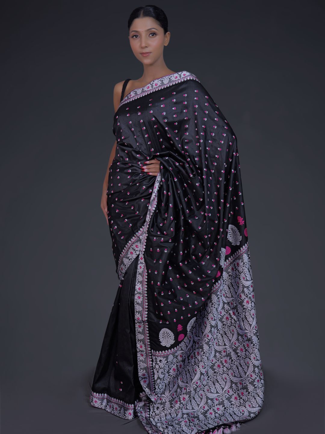 

Mayuri Silk Floral Zari Pure Silk Saree, Black