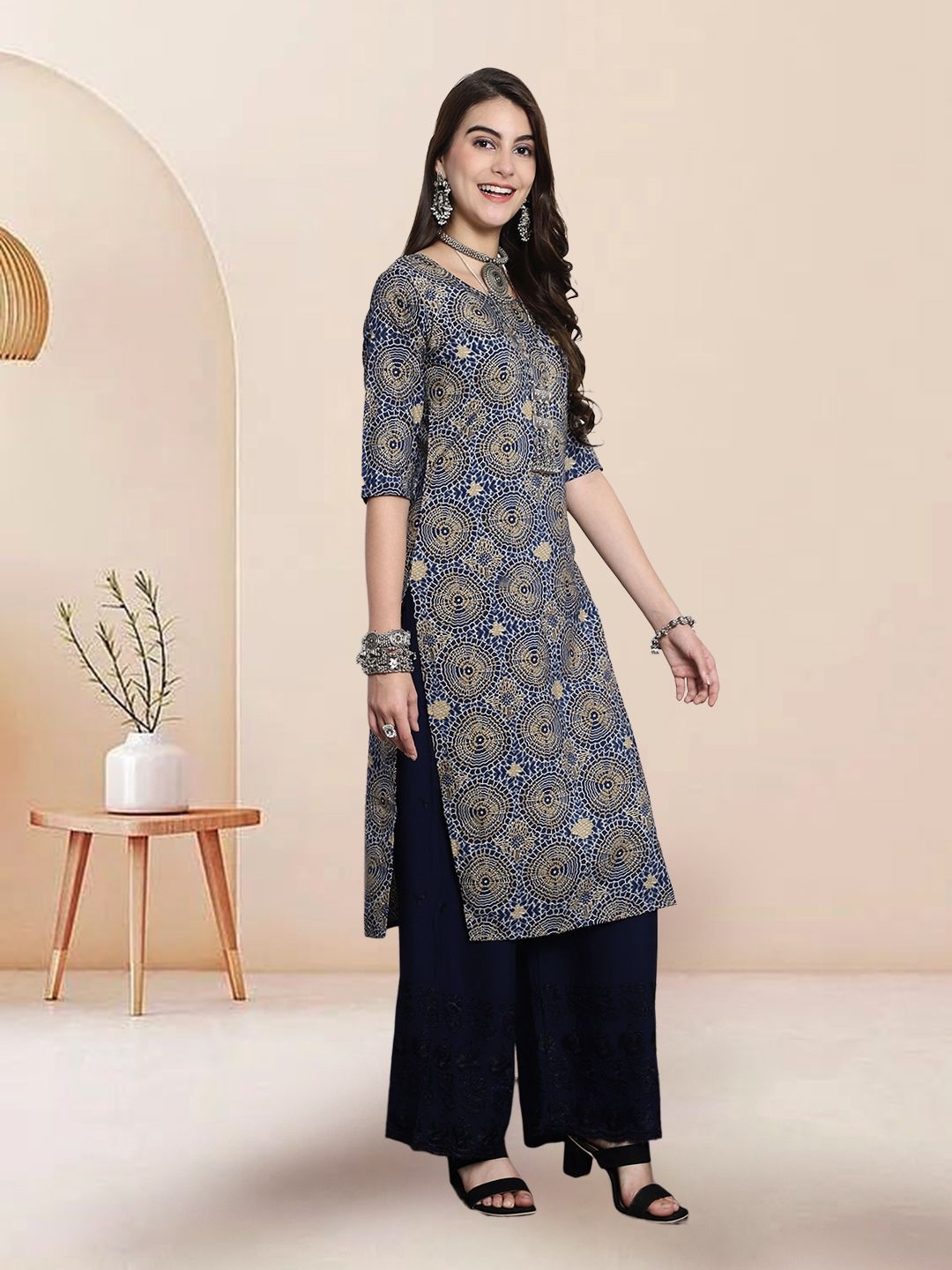 

7Threads Selection Of 2 Floral Printed Round Neck Straight Kurtas, Navy blue