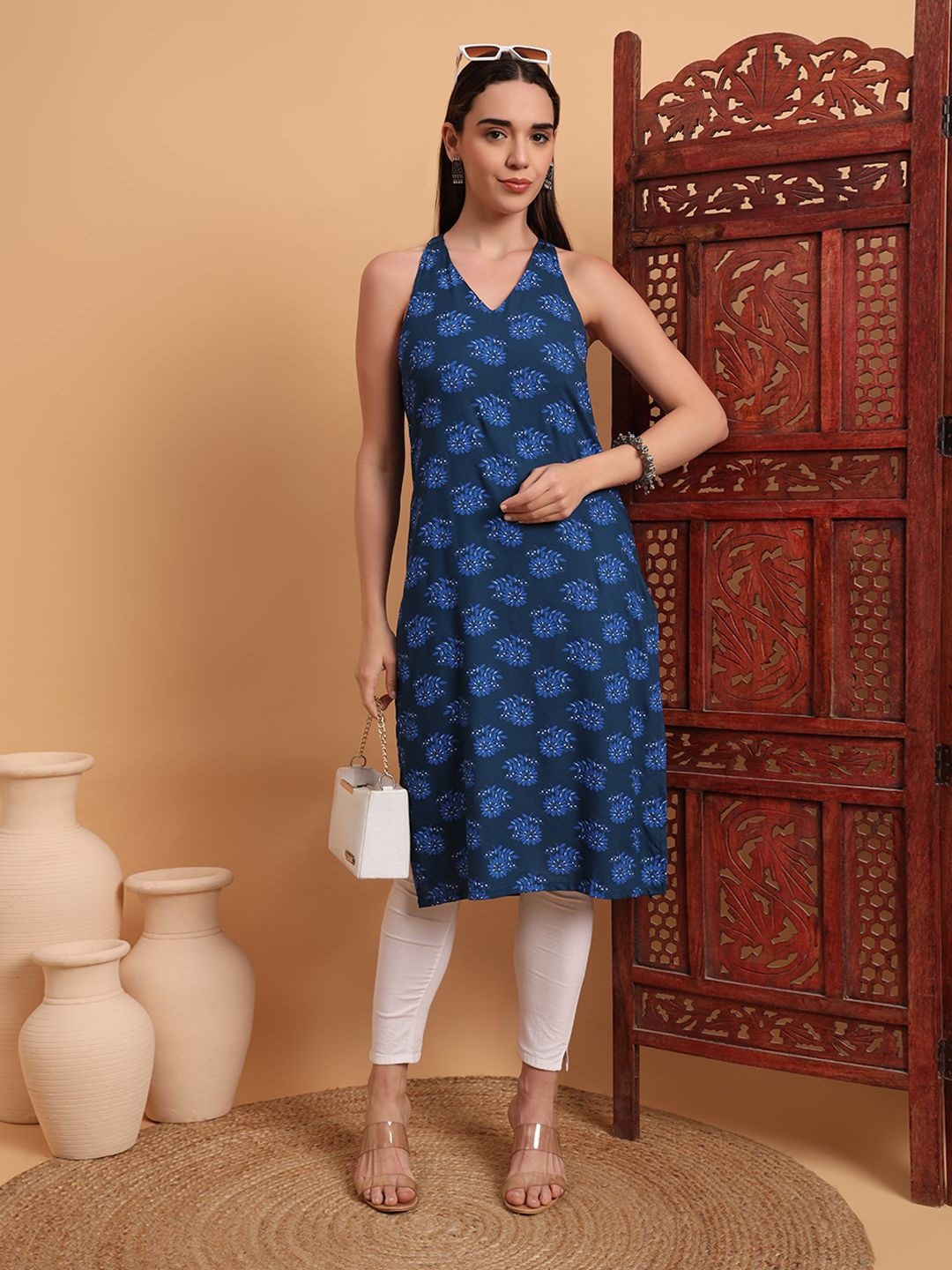 

Anouk Rustic Floral Printed Halter Neck Straight Kurta, Navy blue