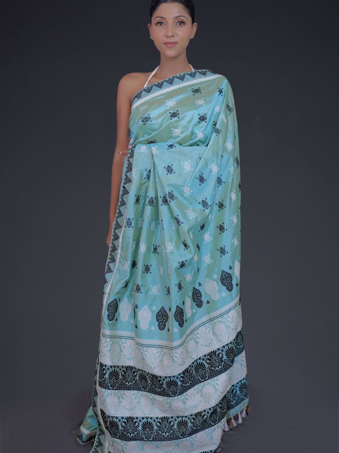 

Mayuri Silk Floral Pure Silk Saree, Blue