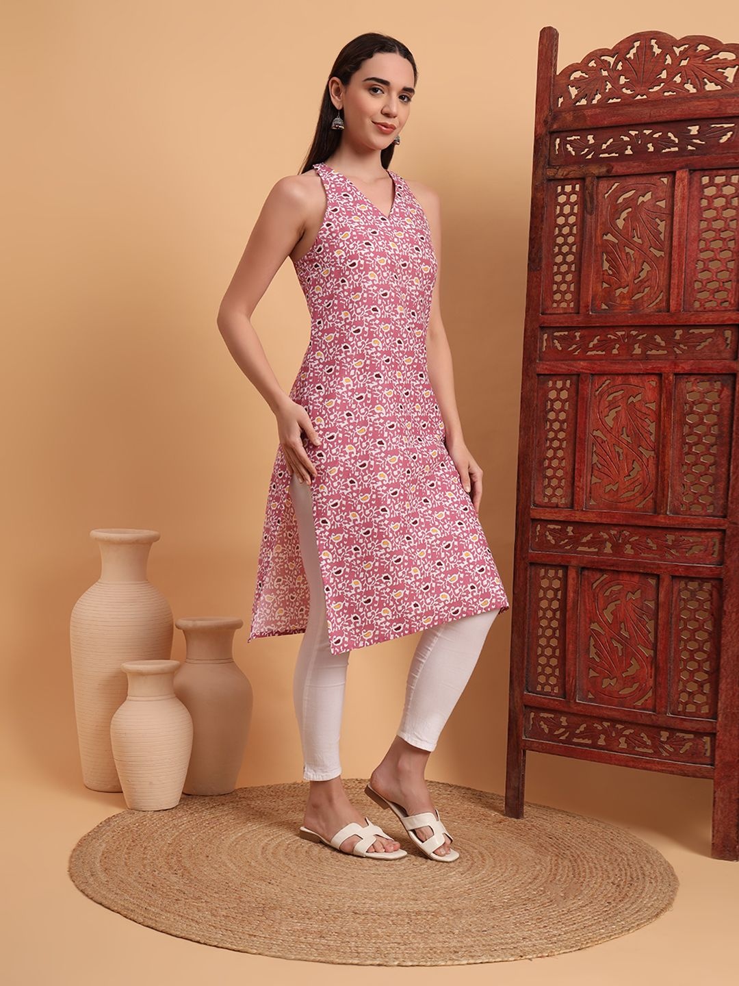 

Anouk Rustic Paisley Printed Halter Neck Straight Kurta, Pink