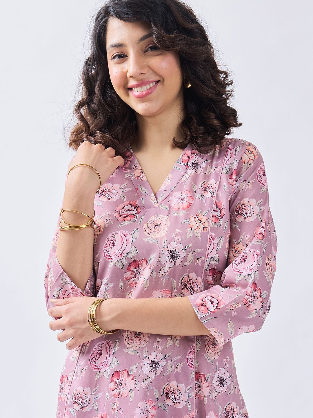 

TOOCHKI Floral Printed Panelled V-Neck A-Line Kurta With Palazzos, Pink