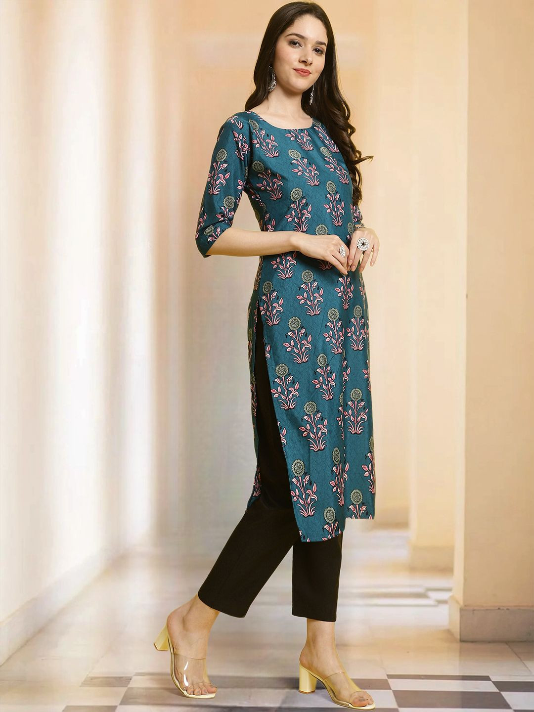

7Threads Floral Printed Round Neck Straight Kurta With Trouser, Blue