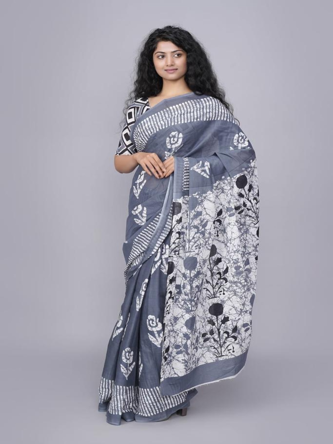 

TROPWEAR Ethnic Motifs Pure Cotton Block Print Saree, Grey
