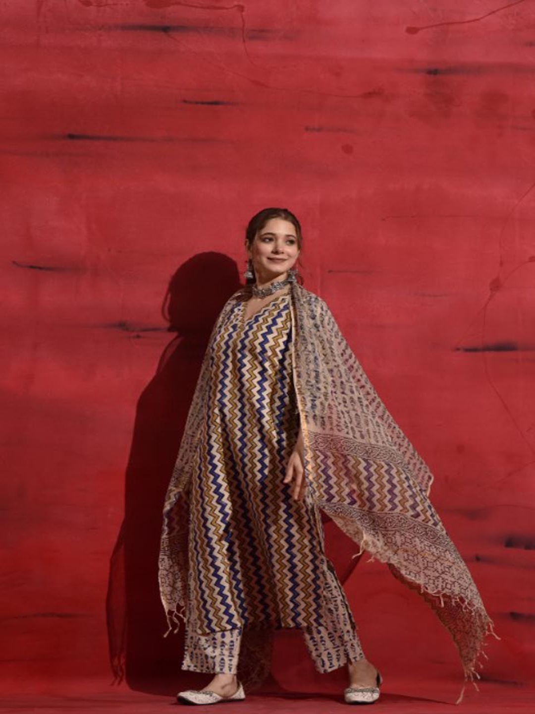 

DIMPLE DESIGN STUDIO Women Striped Regular Pure Cotton Kurta with Palazzos & With Dupatta, Beige