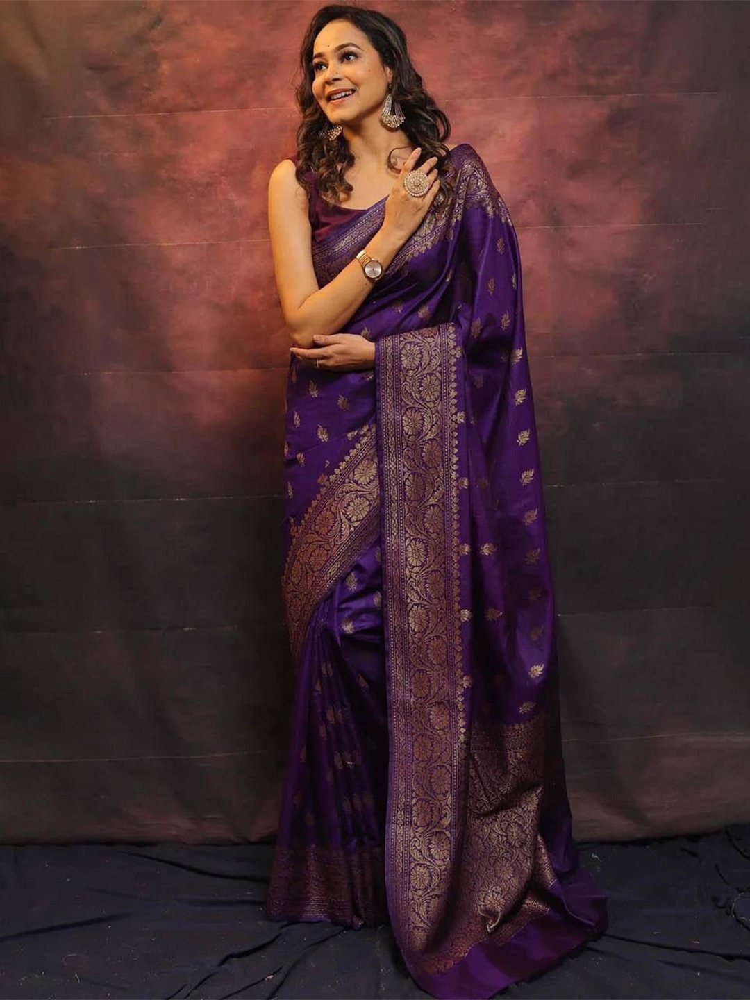 

Sitanjali Woven Design Zari Silk Blend Kanjeevaram Saree, Violet