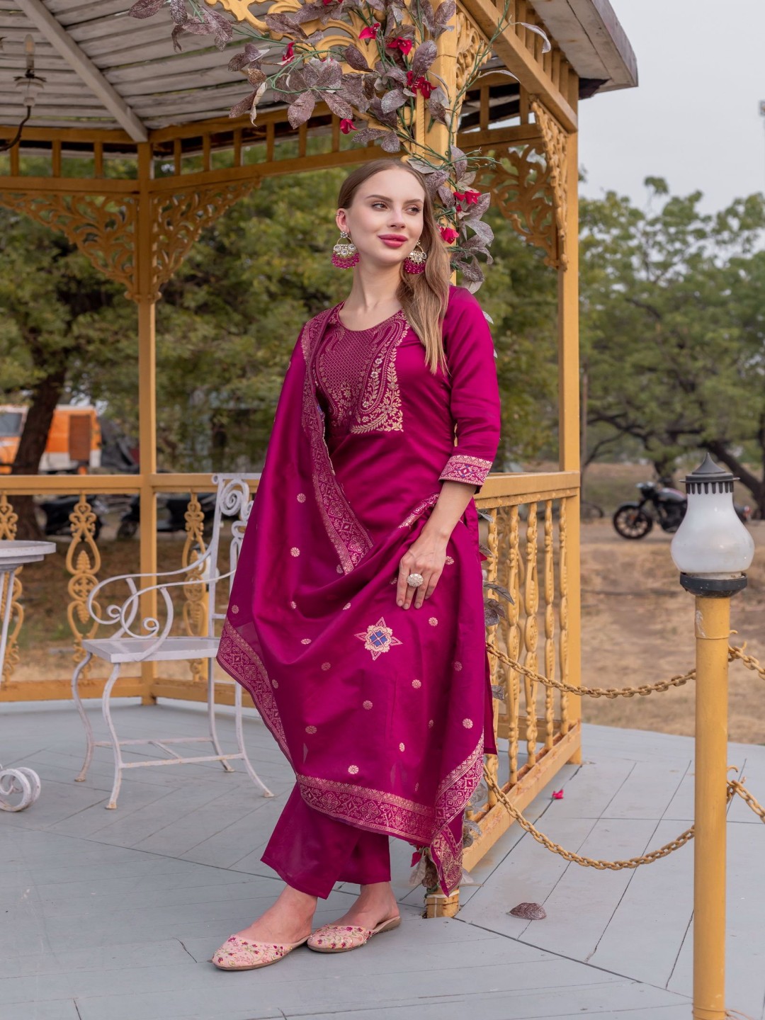

Ekta Textiles Women Ethnic Motifs Printed Regular Pure Cotton Kurta with Trousers & With Dupatta, Pink