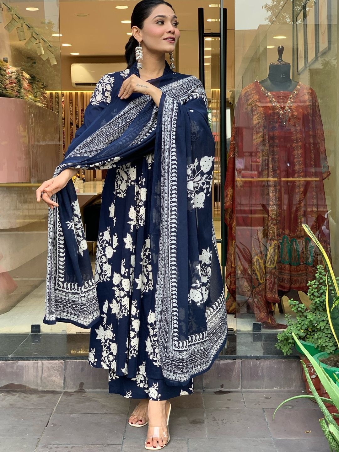 

TOOCHKI Floral Printed Anarkali Kurta Trouser With Dupatta, Navy blue