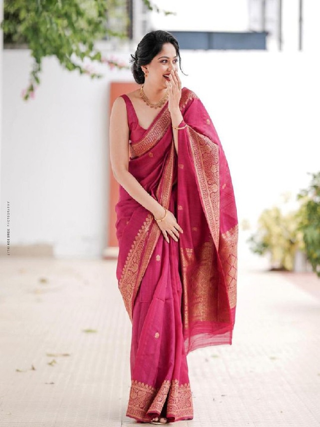 

Flosive Ethnic Motifs Zari Art Silk Banarasi Saree, Pink