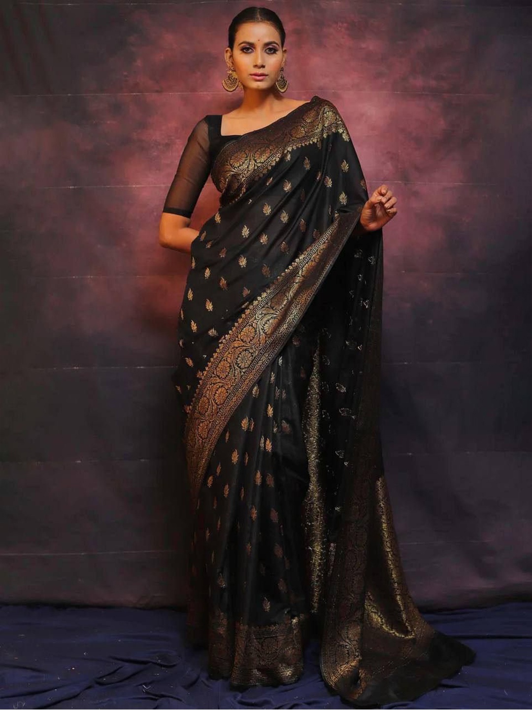 

SANJANA SILK Woven Design Zari Silk Blend Kanjeevaram Saree, Black