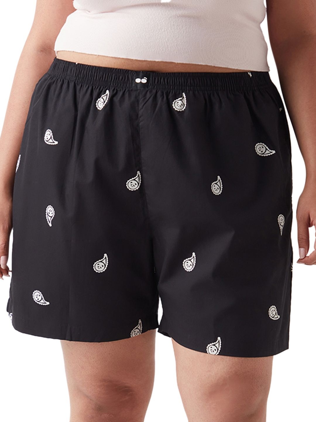 

Bewakoof Plus Women Printed Shorts, Black