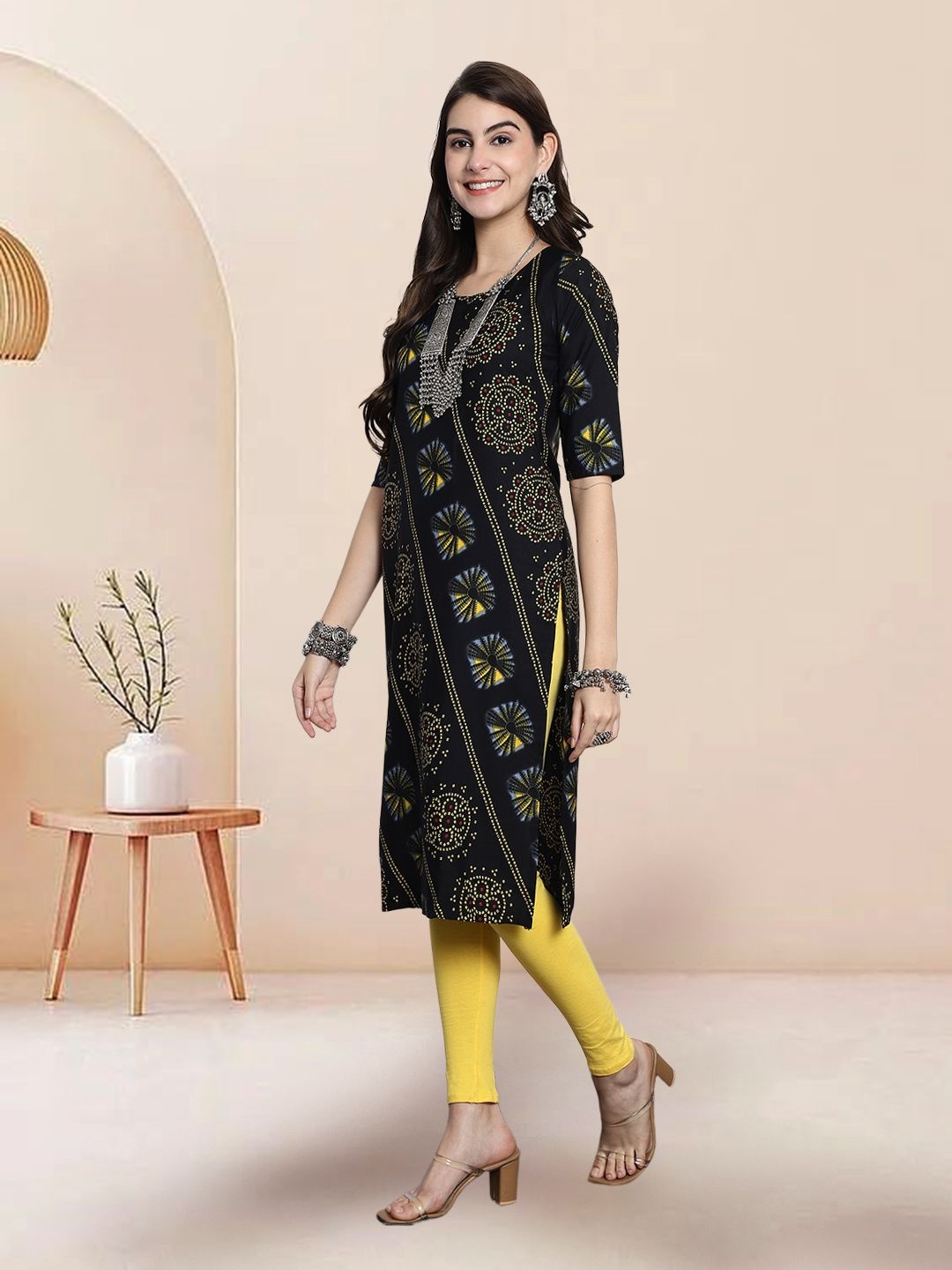 

7Threads Selection of 2 Floral Printed Round Neck Straight Kurtas, Black