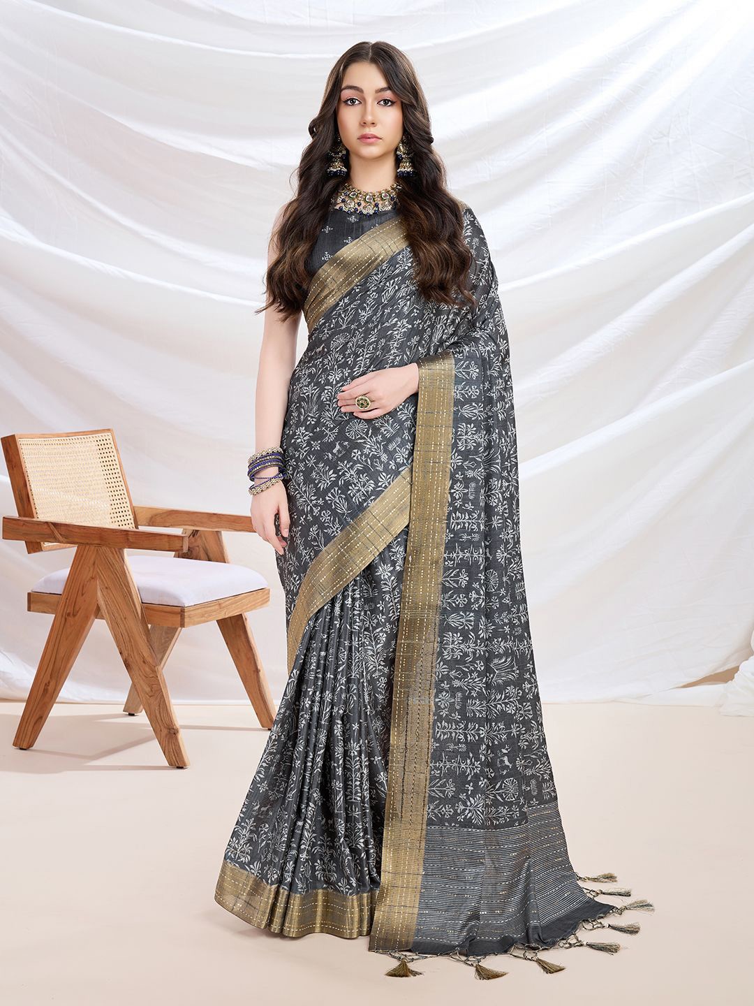 

Mitera Ethnic Motifs Printed Zari Tussar Saree, Black