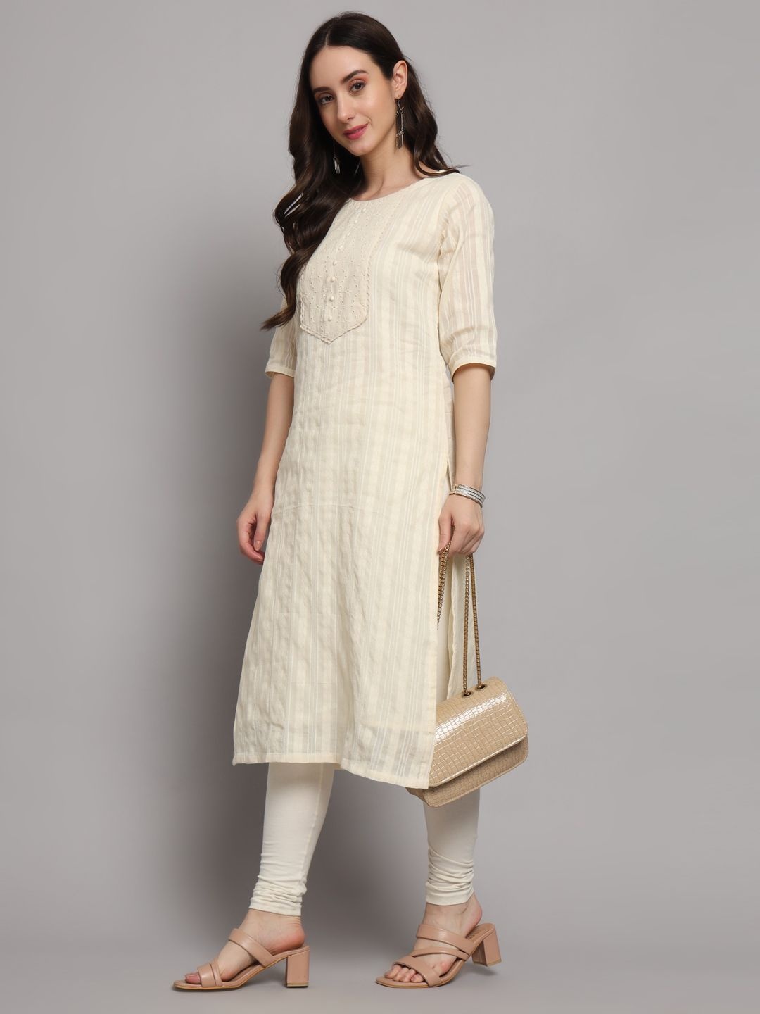 

INVAGA FASHION Women Embroidered Kurta, White