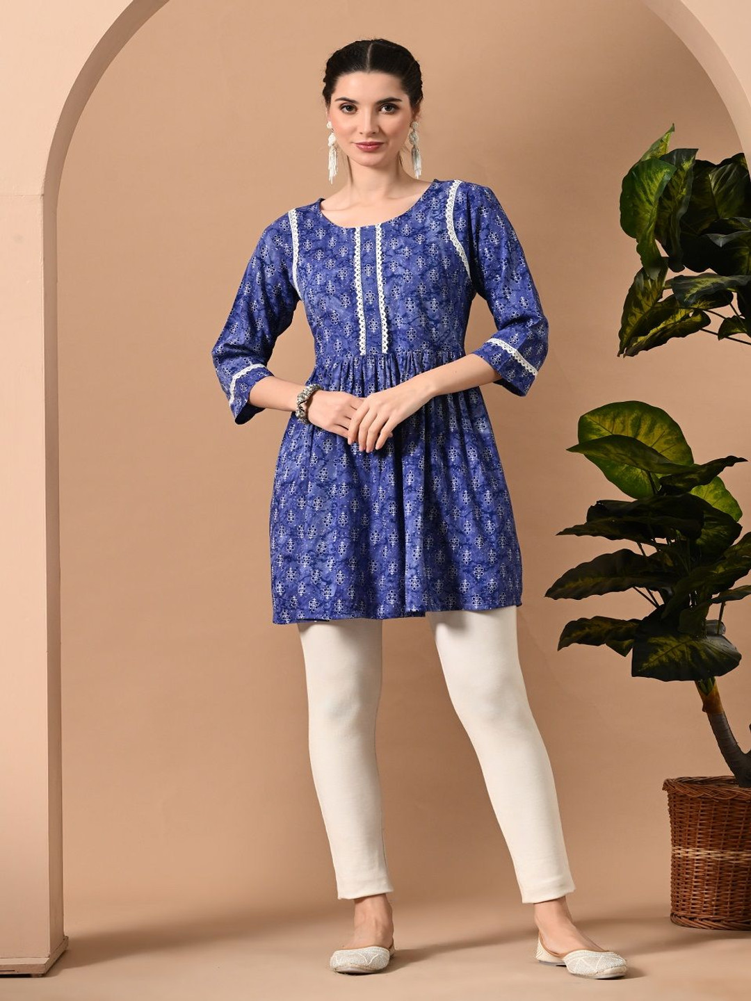 

GLOWWORLD Floral Printed Round Neck Pleated Anarkali Kurti, Blue