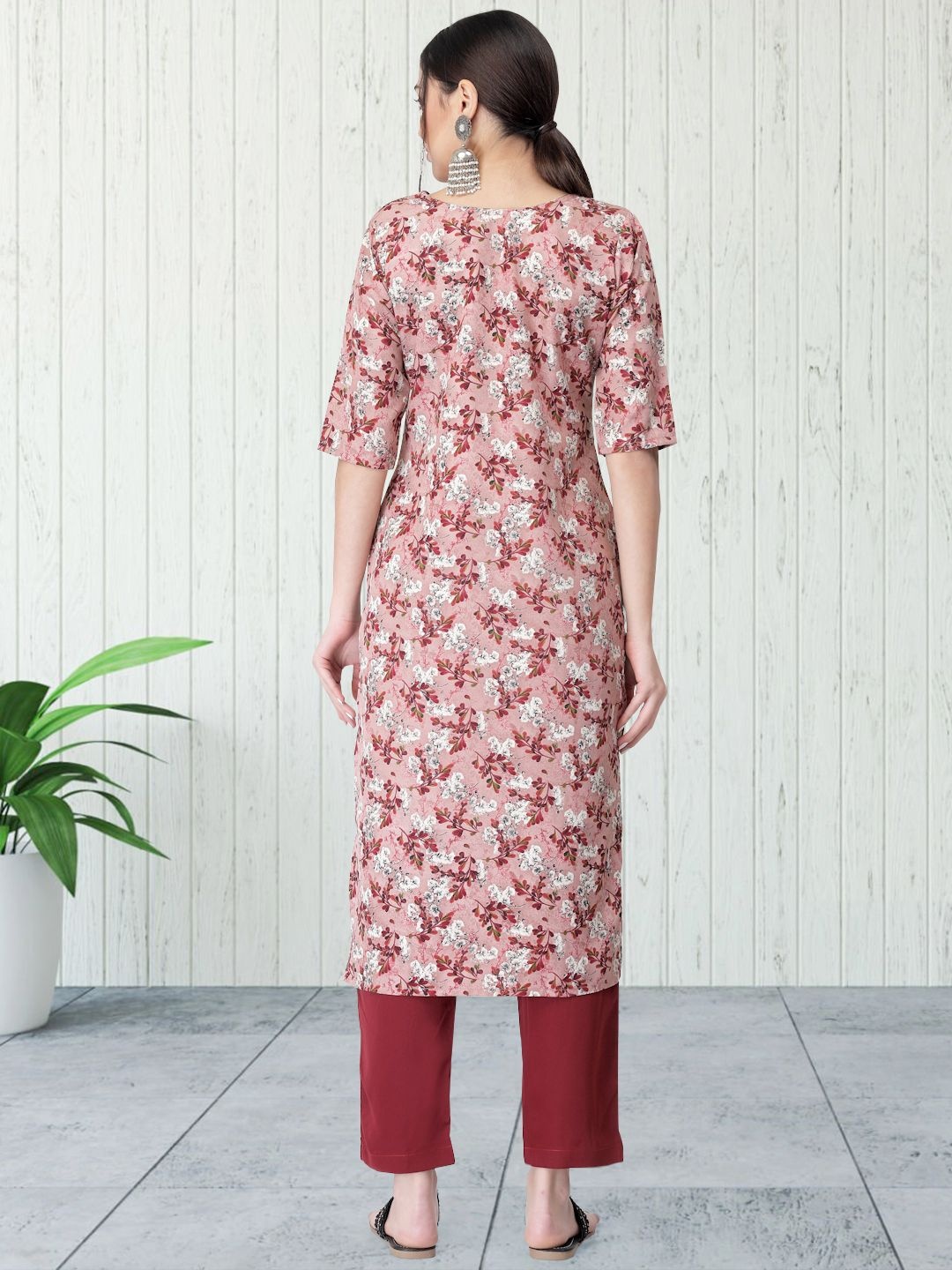 

7Threads Floral Printed Round Neck Straight Kurta With Trouser, Peach