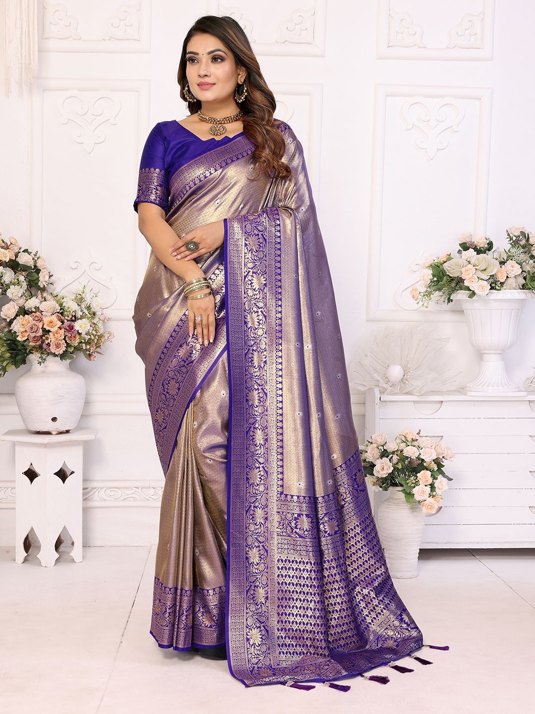 

Panzora Floral Zari Silk Blend Banarasi Saree, Blue