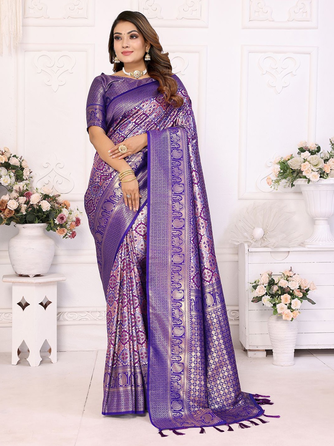 

Panzora Floral Zari Silk Blend Banarasi Saree, Blue