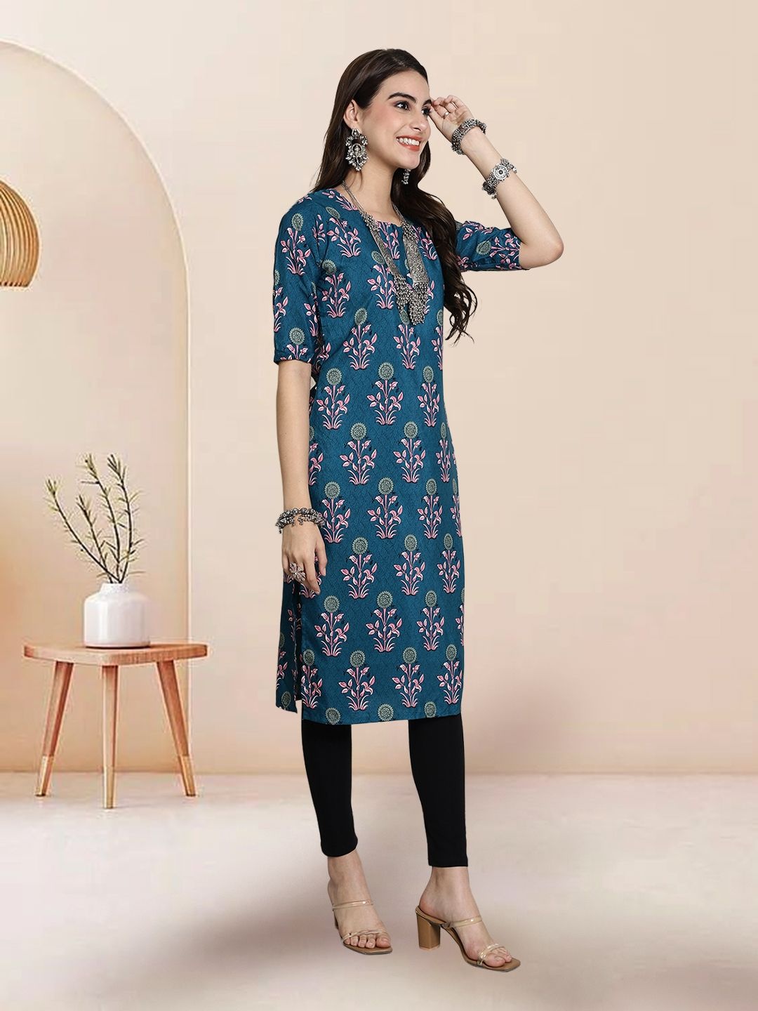 

7Threads Selection Of 2 Floral Printed Round Neck Straight Kurtas, Blue