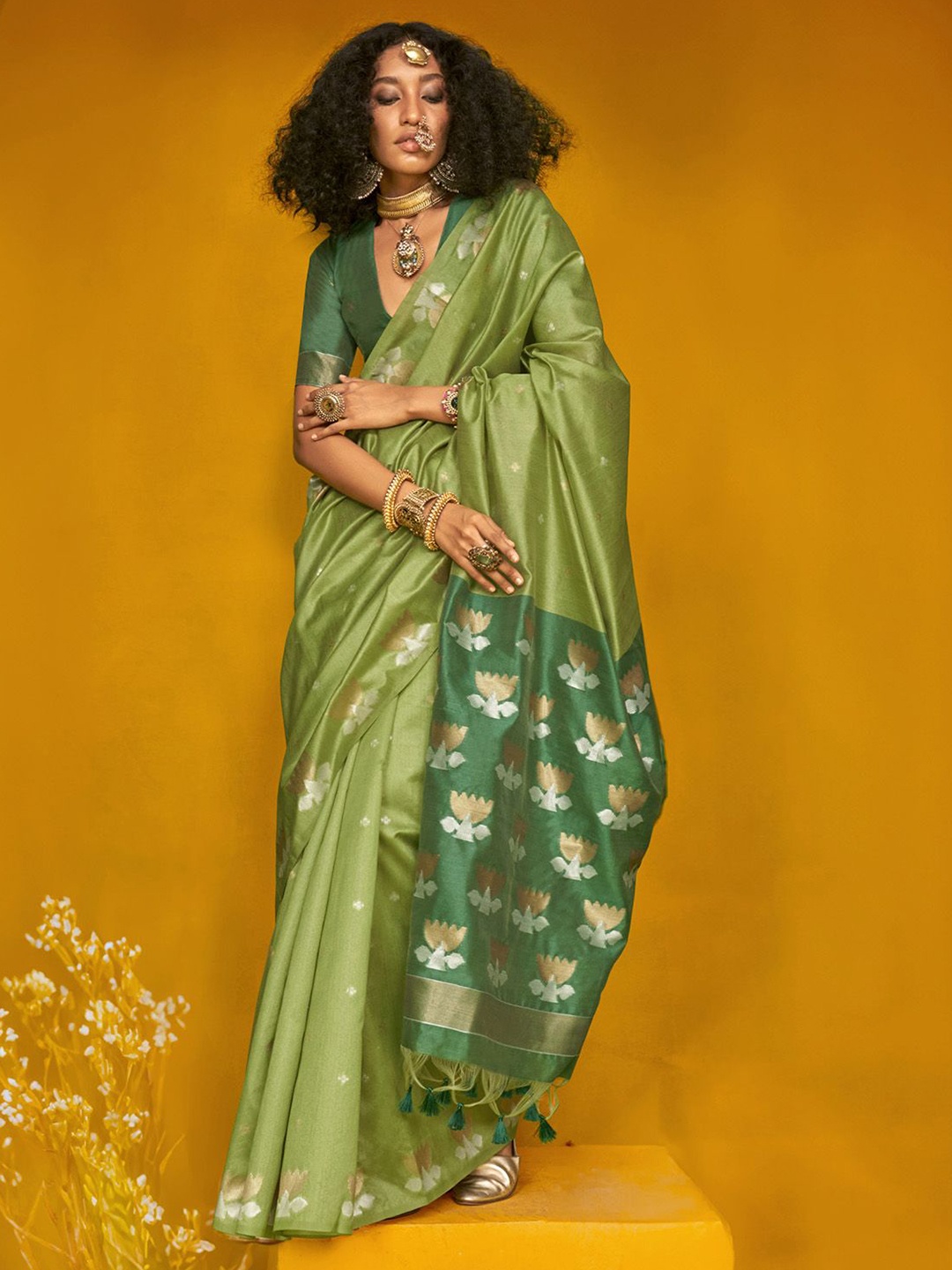 

elora Floral Zari Silk Blend Tussar Saree, Green