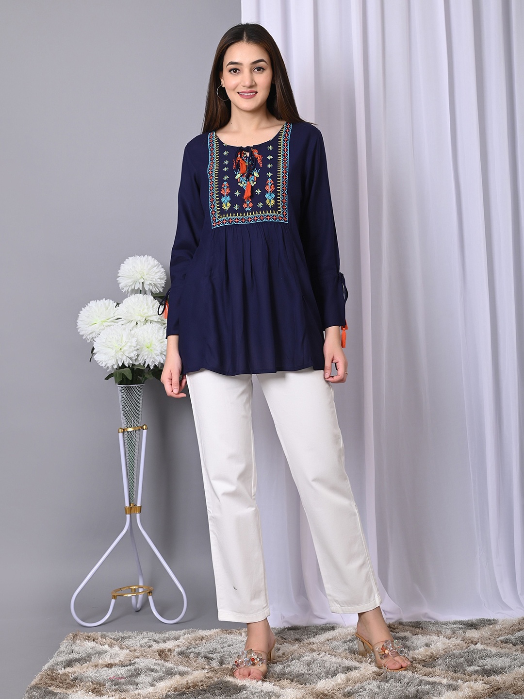 

VYMO Floral Embroidered Keyhole Neck Longline Top, Blue