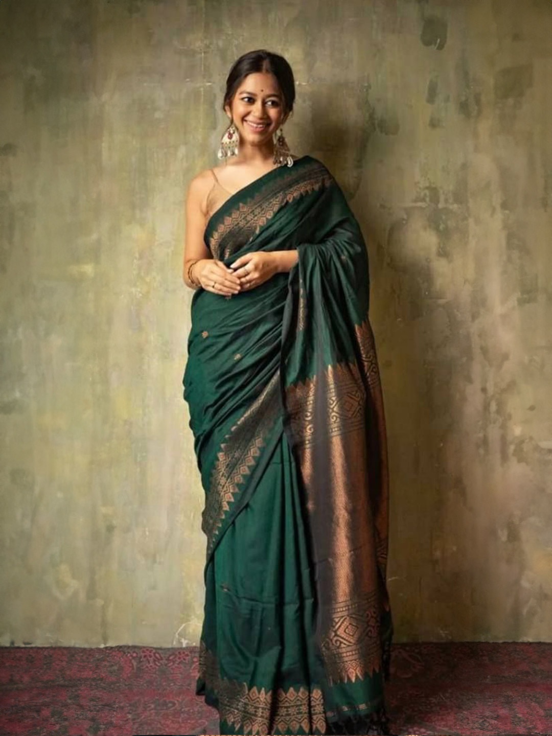 

SANJANA SILK Woven Design Zari Silk Blend Kanjeevaram Saree, Green