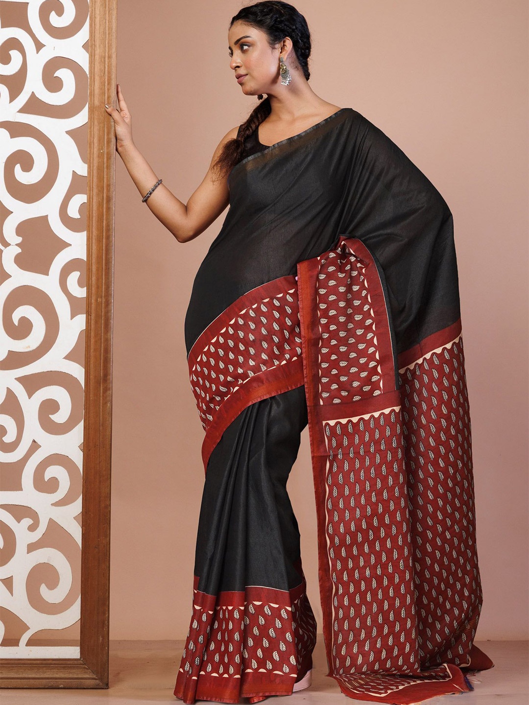 

Unnati Silks Zari Silk Cotton Handloom Block Print Saree, Black