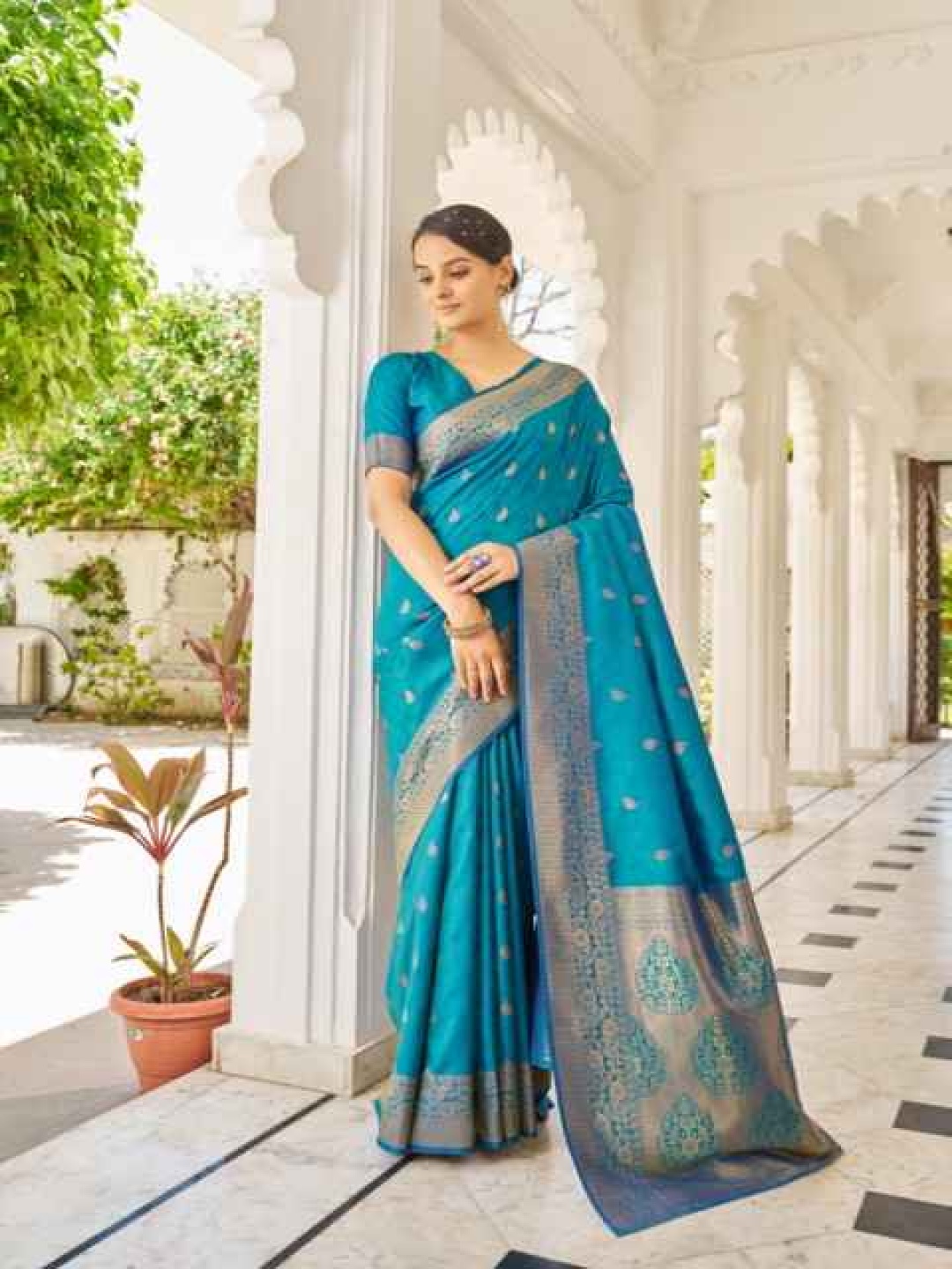 

SWORNOF Woven Design Zari Silk Blend Saree, Blue