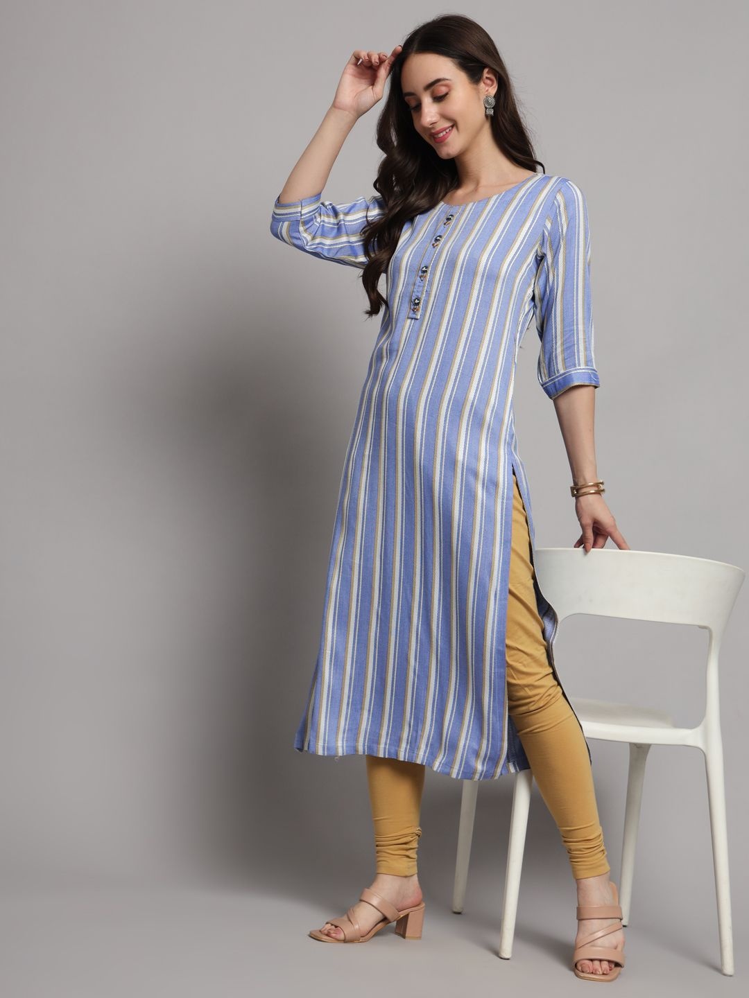 

INVAGA FASHION Women Embroidered Thread Work Kurta, Blue