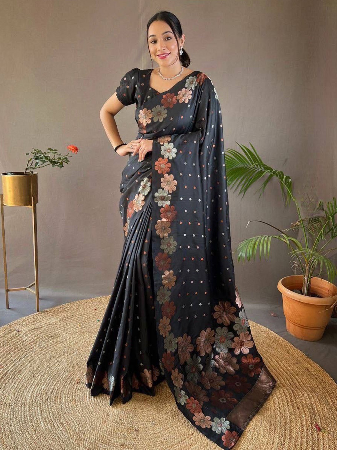 

Sitanjali Woven Design Silk Blend Kanjeevaram Saree, Black