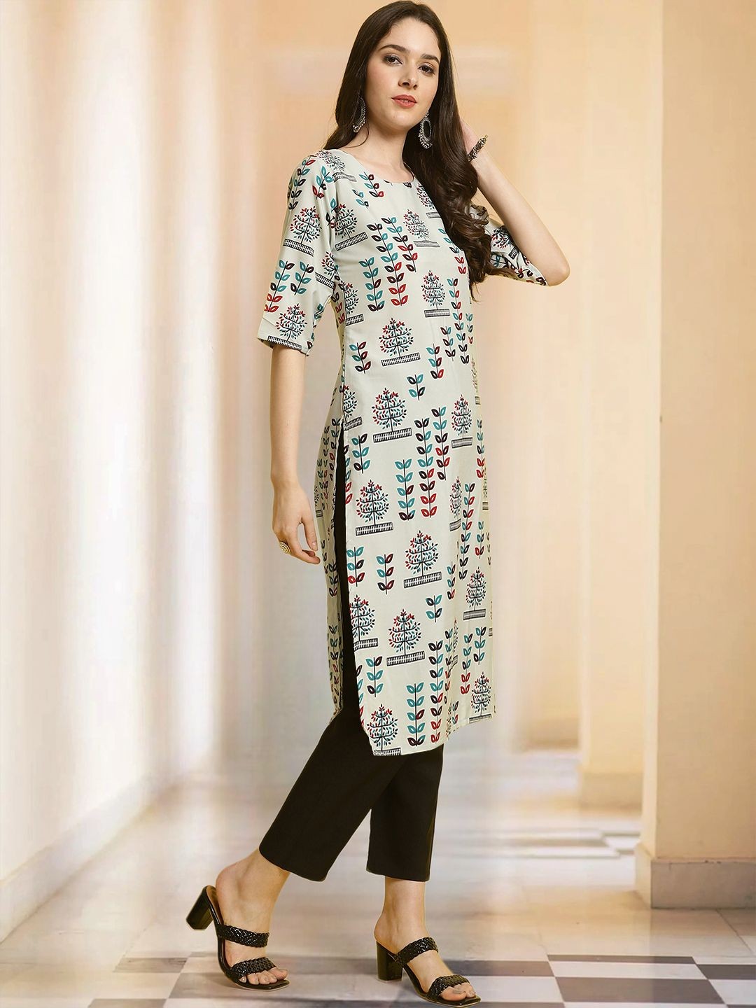 

7Threads Floral Printed Round Neck Straight Kurta With Trouser, Off white