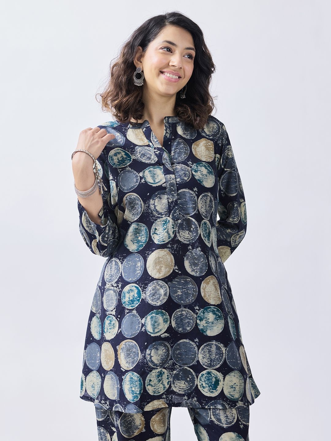 

BAESD Geometric Printed Mandarin Collar A-Line Kurti With Palazzos, Navy blue