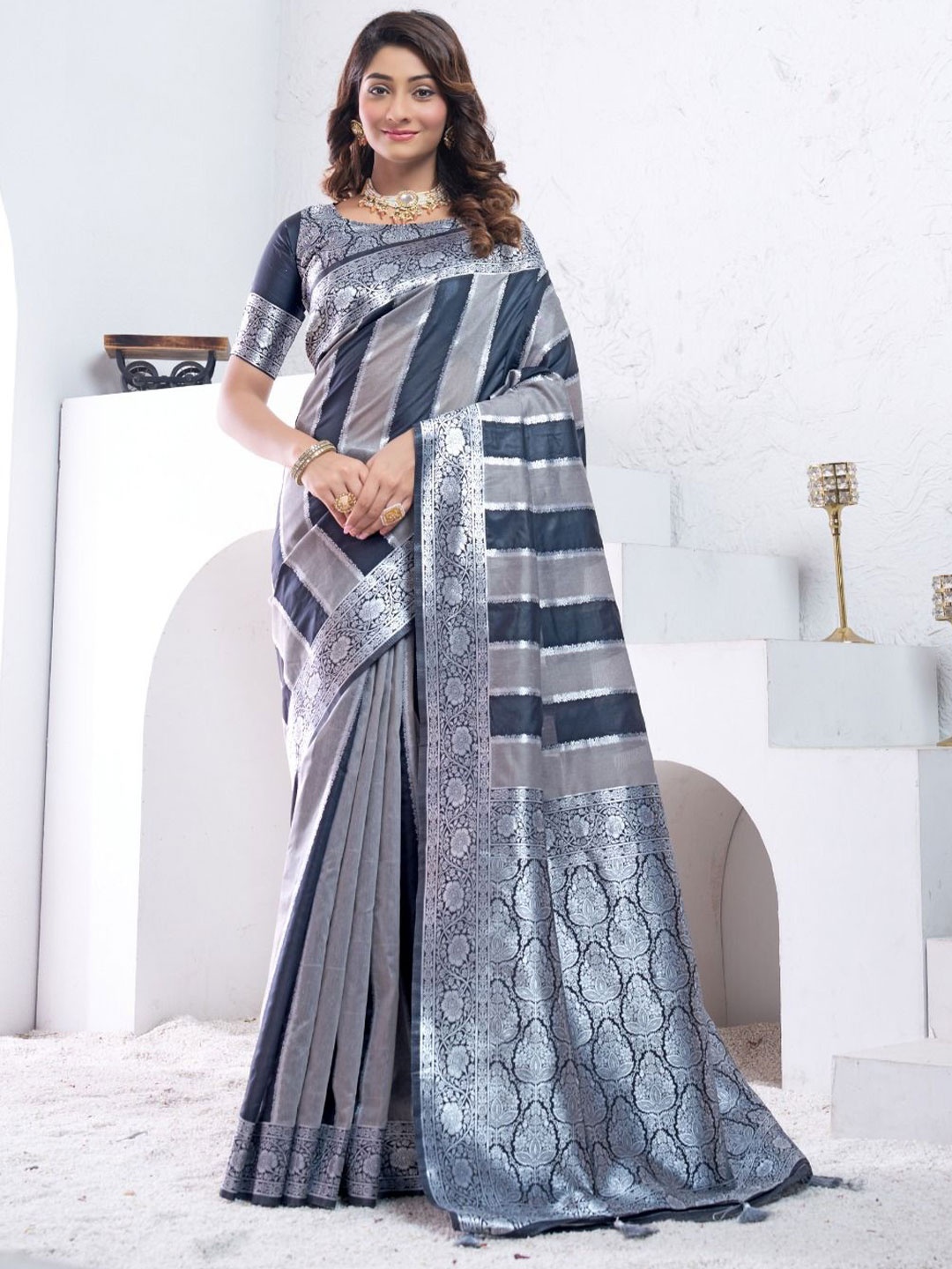

Aagiri Woven Design Zari Banarasi Saree, Grey