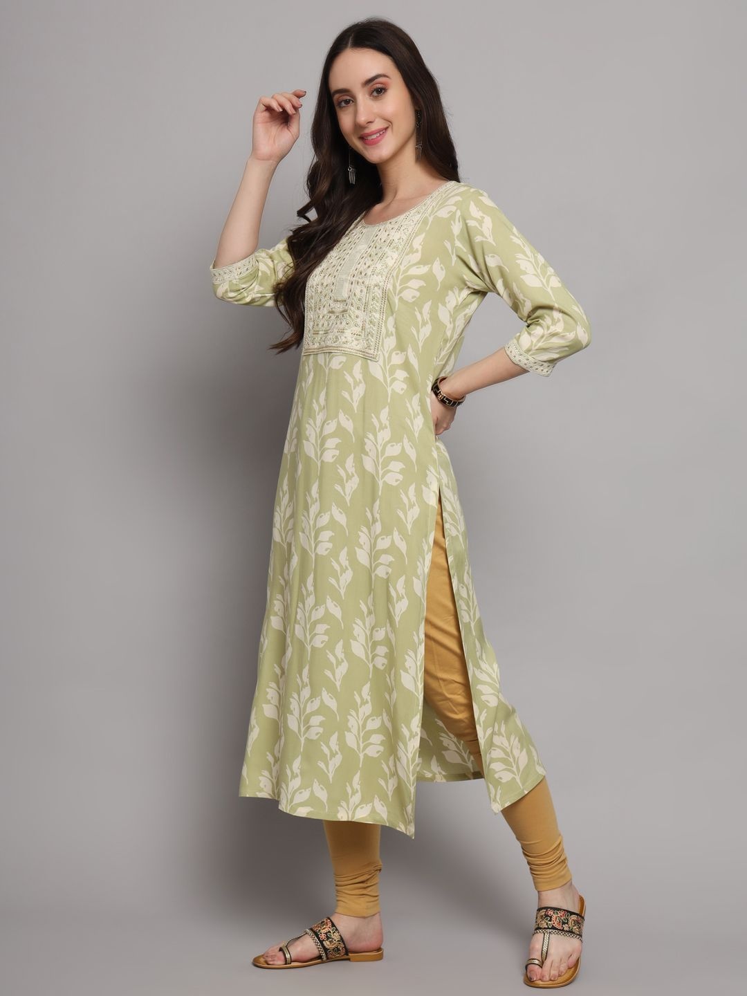 

INVAGA FASHION Women Embroidered Kurta, Green