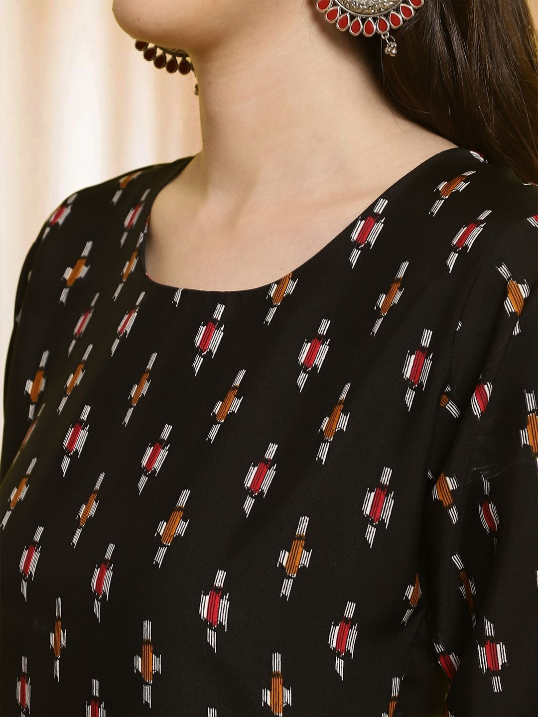 

7Threads Geometric Printed Round Neck Straight Kurta With Trouser, Black