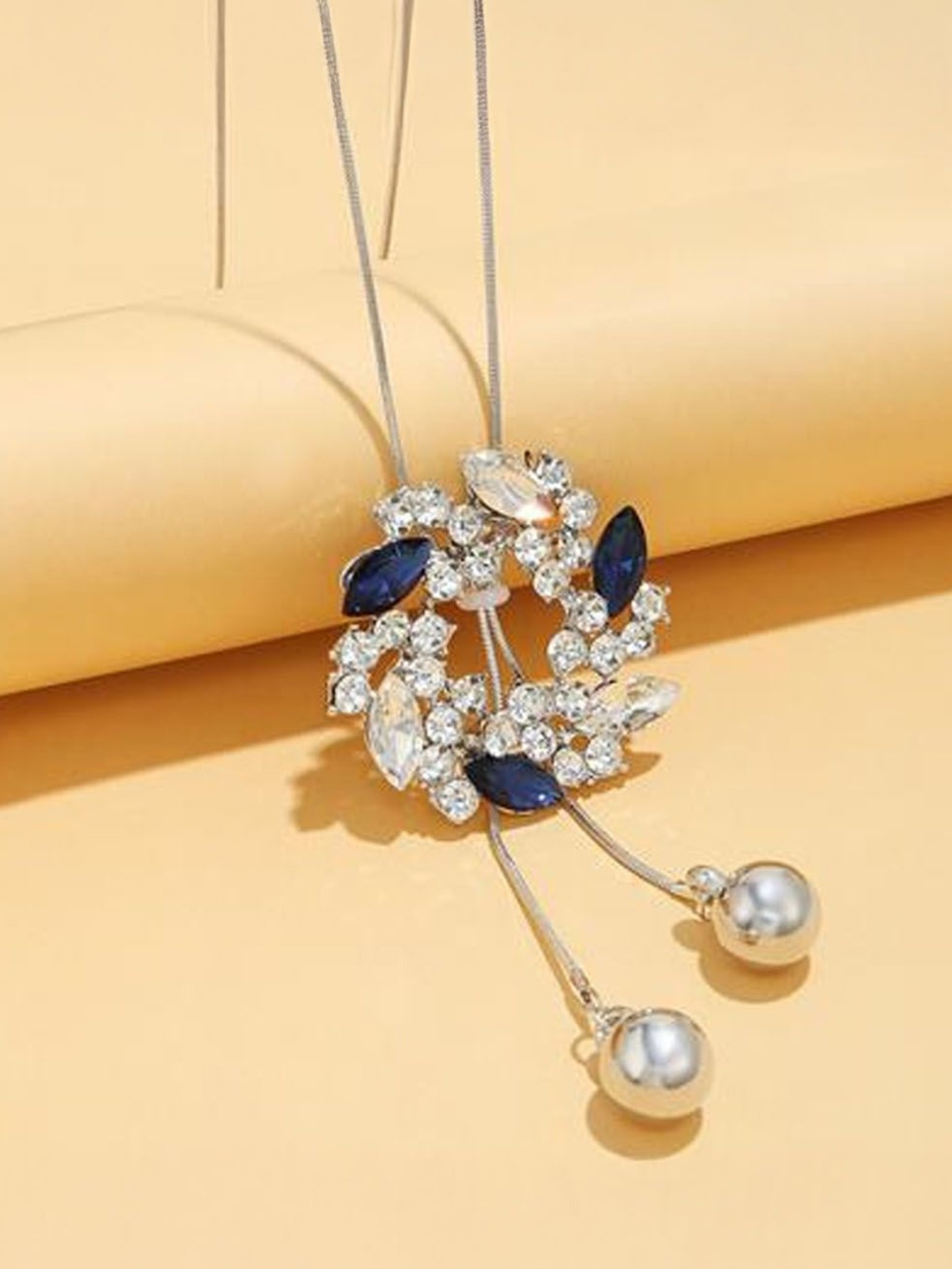 

StyleCast Elegant Silver-Toned Minimal Stone Studded Leaf Shaped Chain