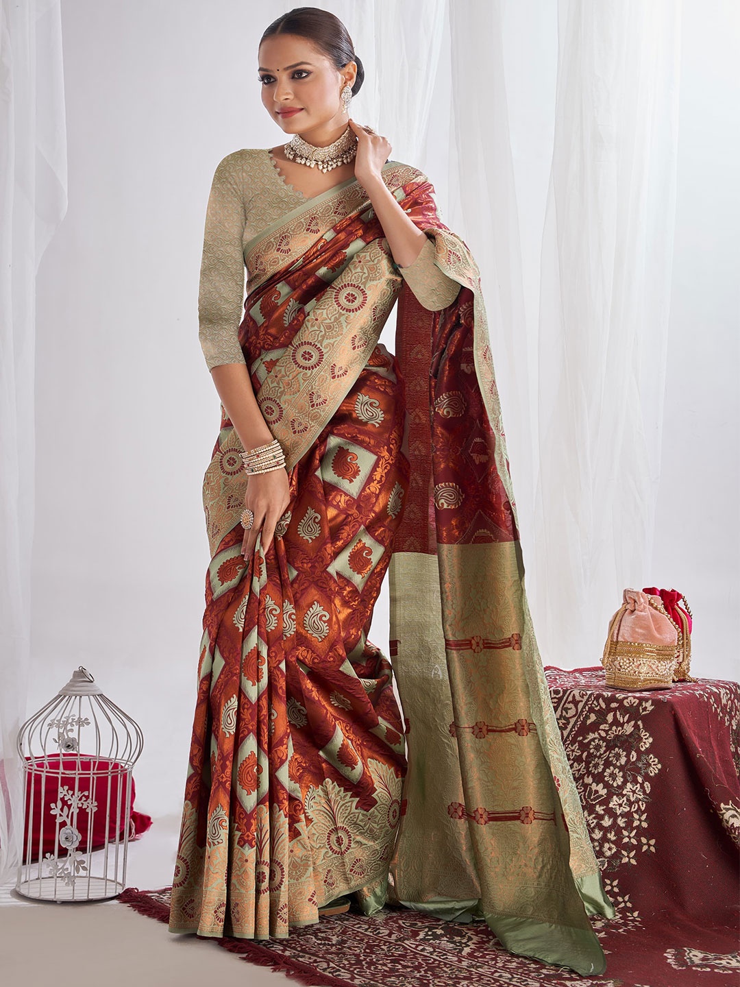 

Fashion Ritmo Woven Design Pure Silk Saree, Maroon