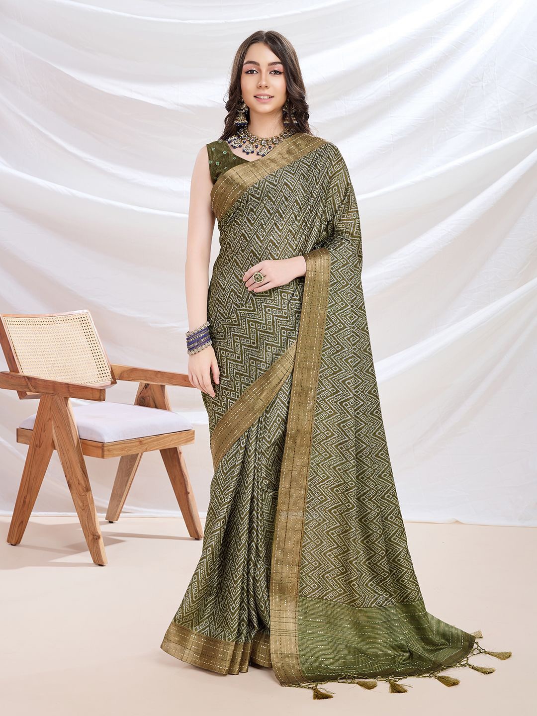 

Mitera Geometric Printed Zari Tussar Saree, Olive